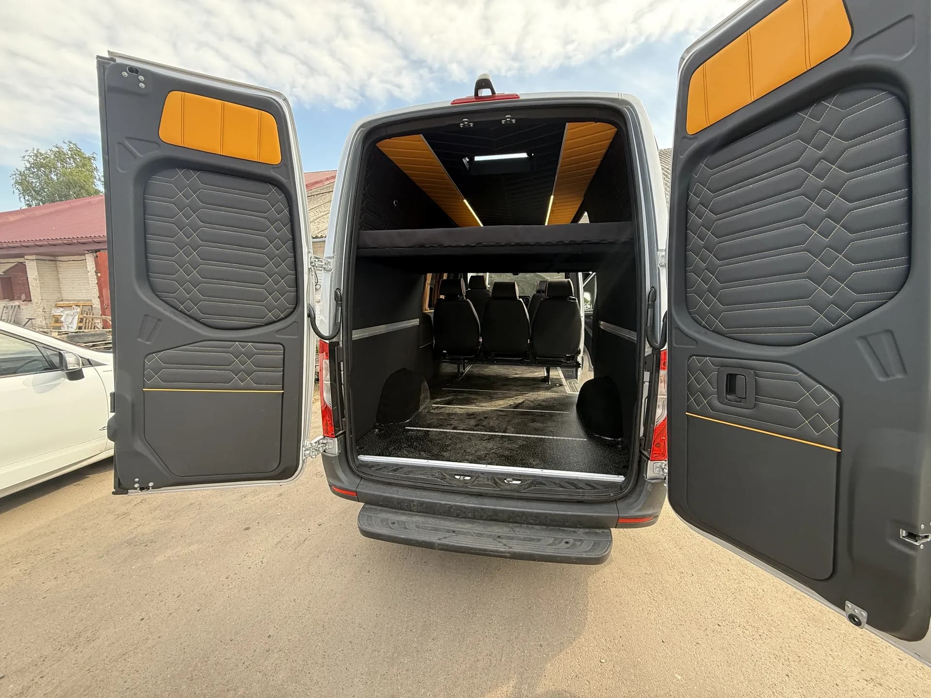 Пасажирсько-вантажне переобладнання Sprinter 907 preview 5