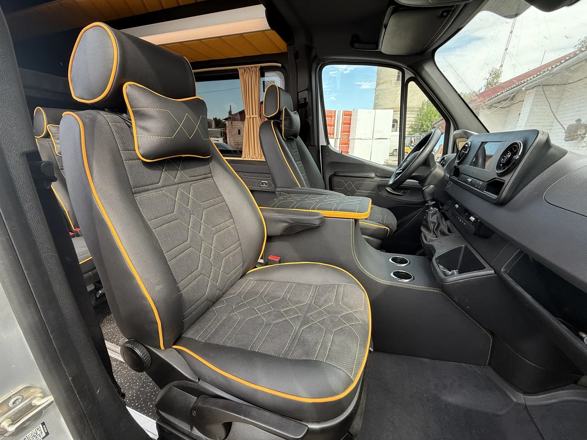 Пасажирсько-вантажне переобладнання Sprinter 907 preview 6