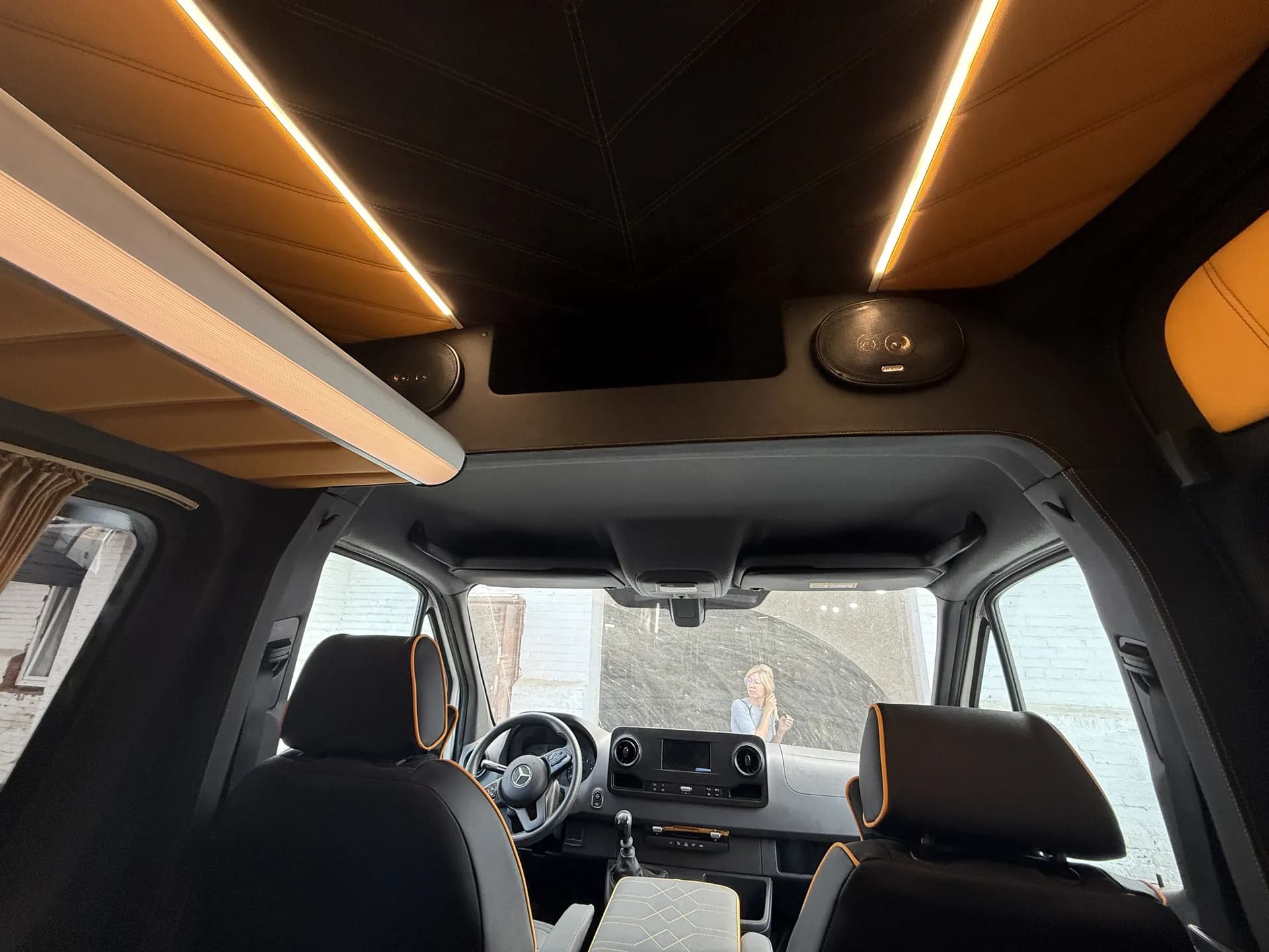 Пасажирсько-вантажне переобладнання Sprinter 907 preview 7