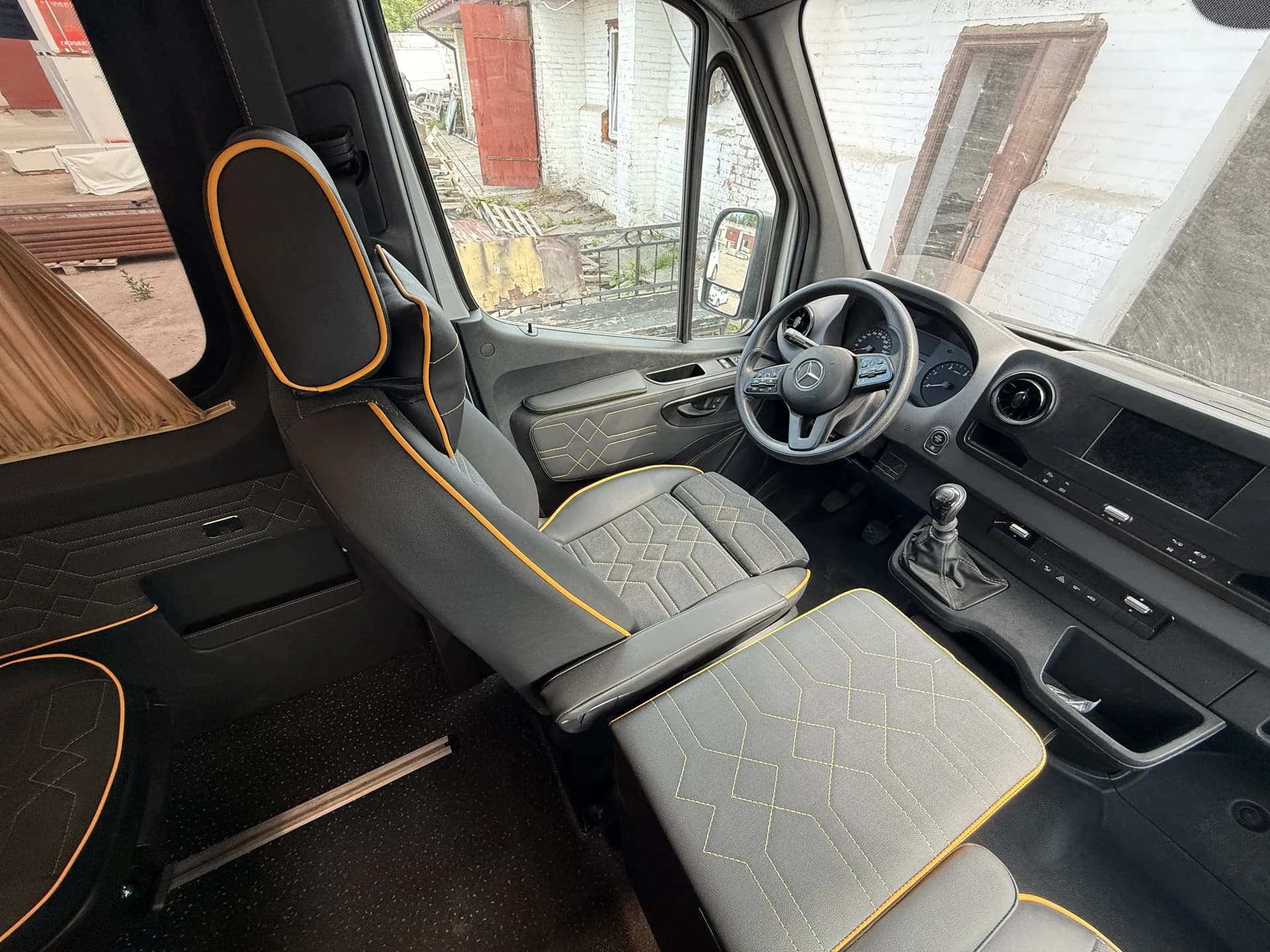 Пасажирсько-вантажне переобладнання Sprinter 907 preview 8