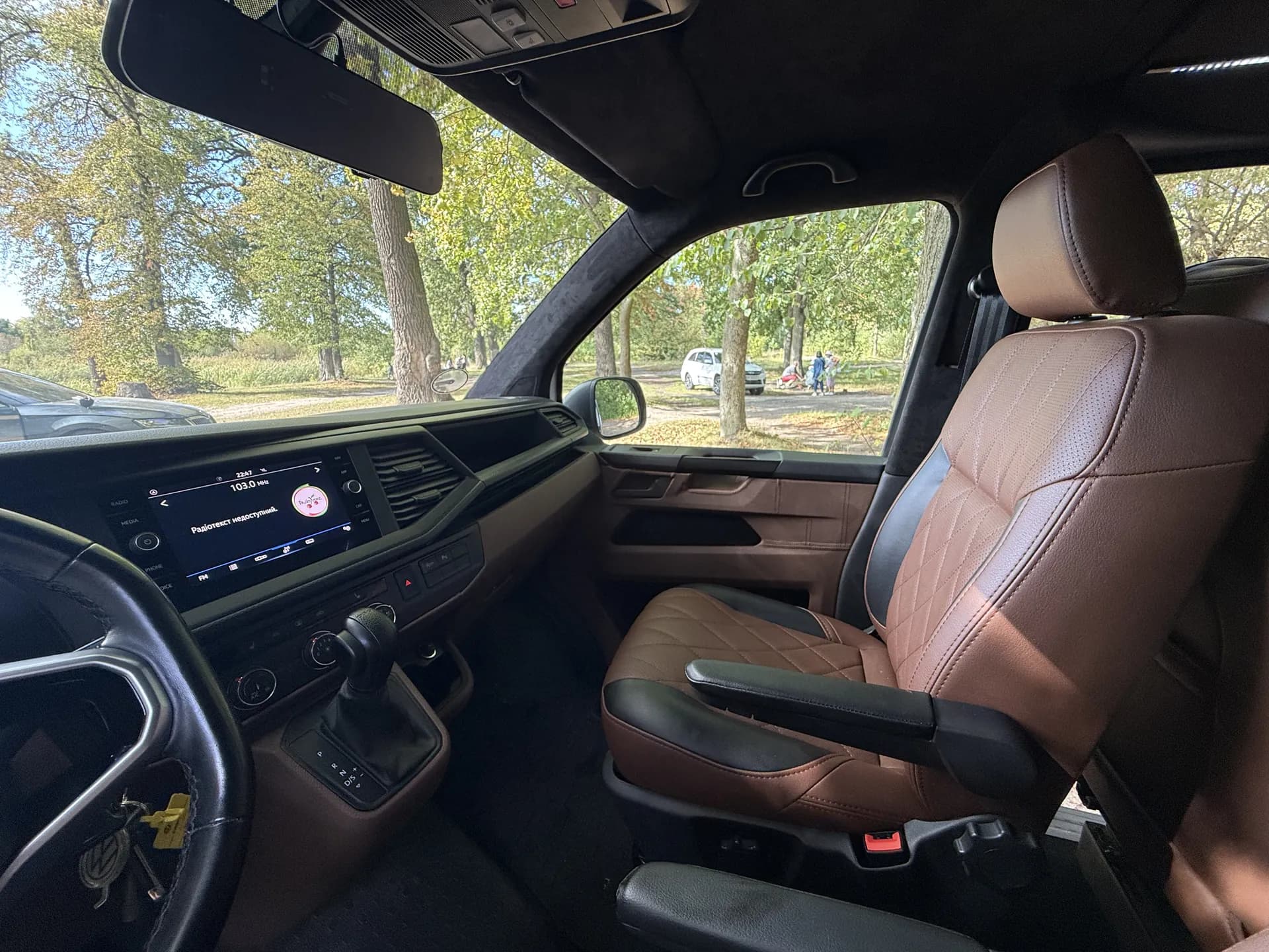 Переобладнання Volkswagen із кріслами-реклайнерами preview 5