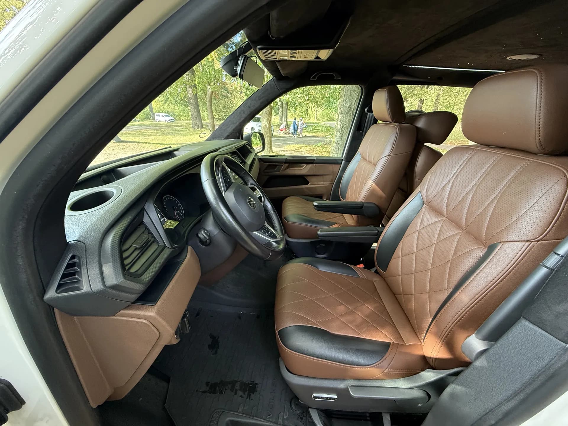 Переобладнання Volkswagen із кріслами-реклайнерами preview 7