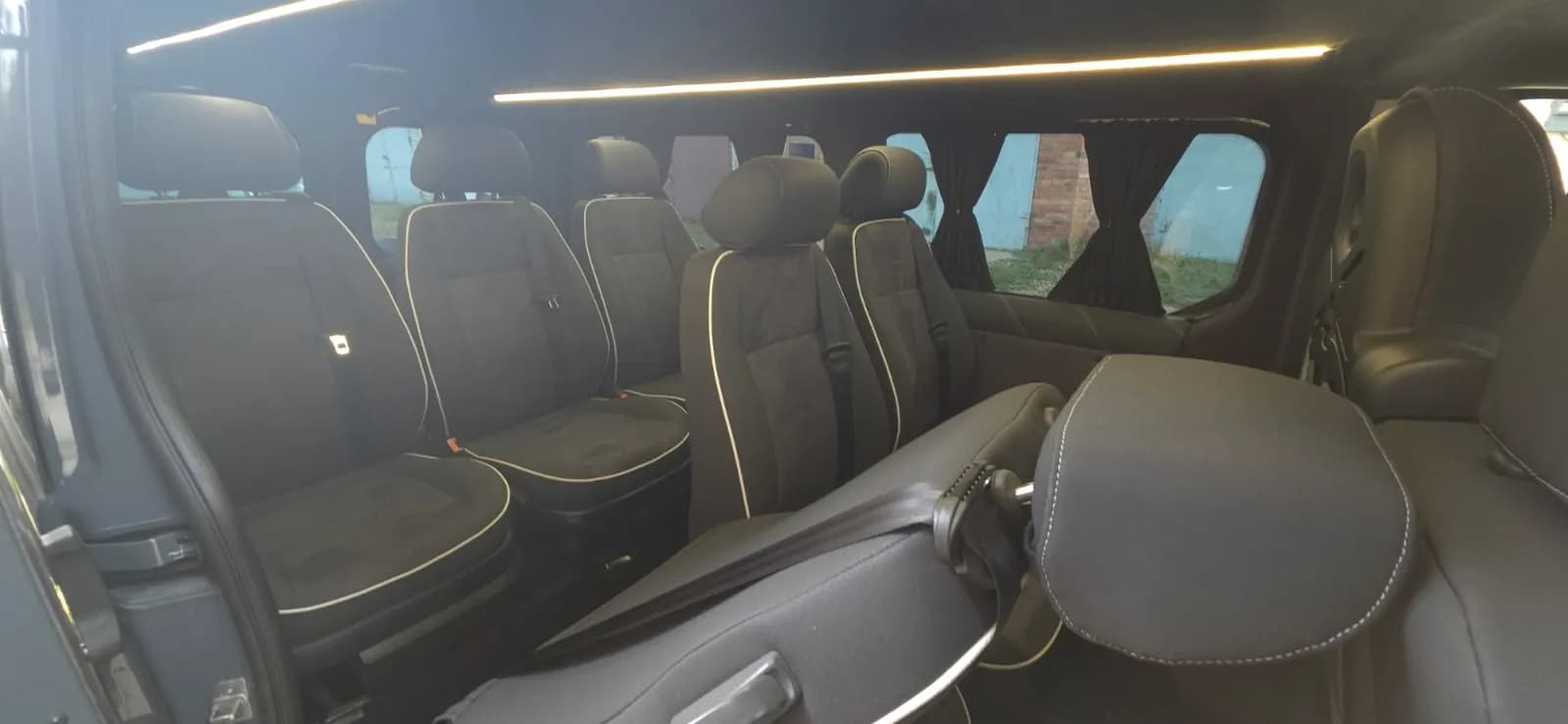 Renault Trafic: темний салон із LED-освітленням