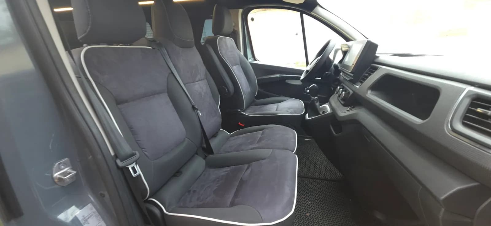 Renault Trafic: темний салон із LED-освітленням preview 7
