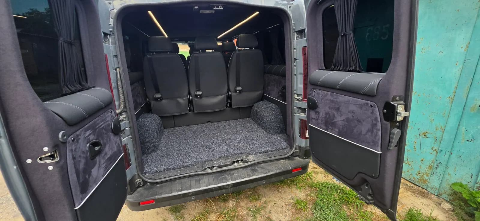 Renault Trafic: темний салон із LED-освітленням preview 8