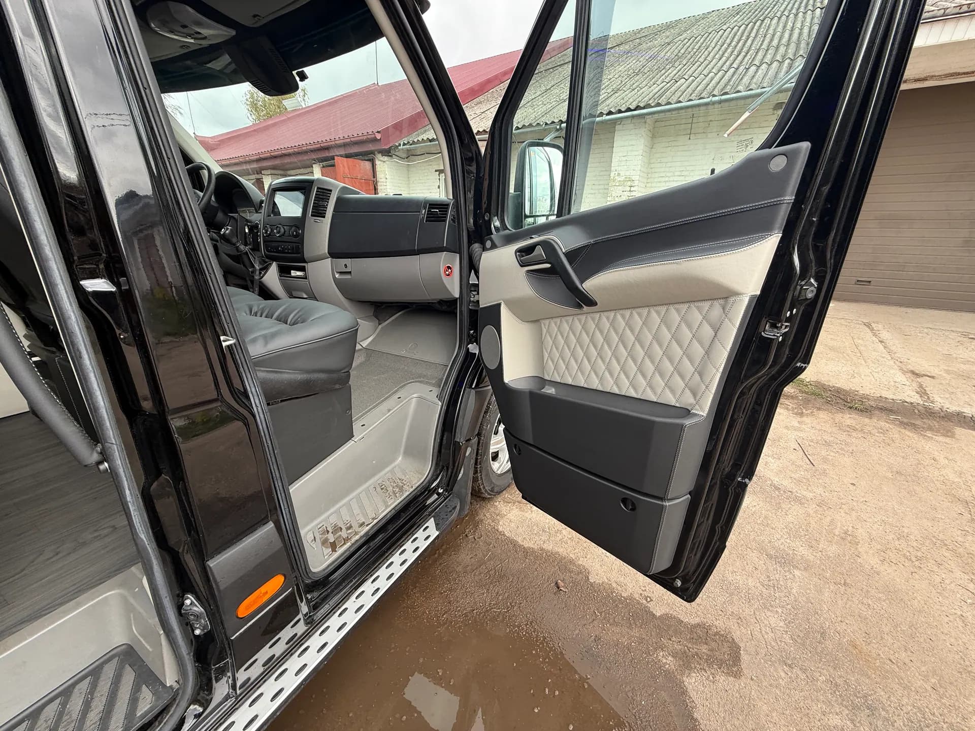 Mercedes-Benz Sprinter с фиолетовой LED-подсветкой preview 2