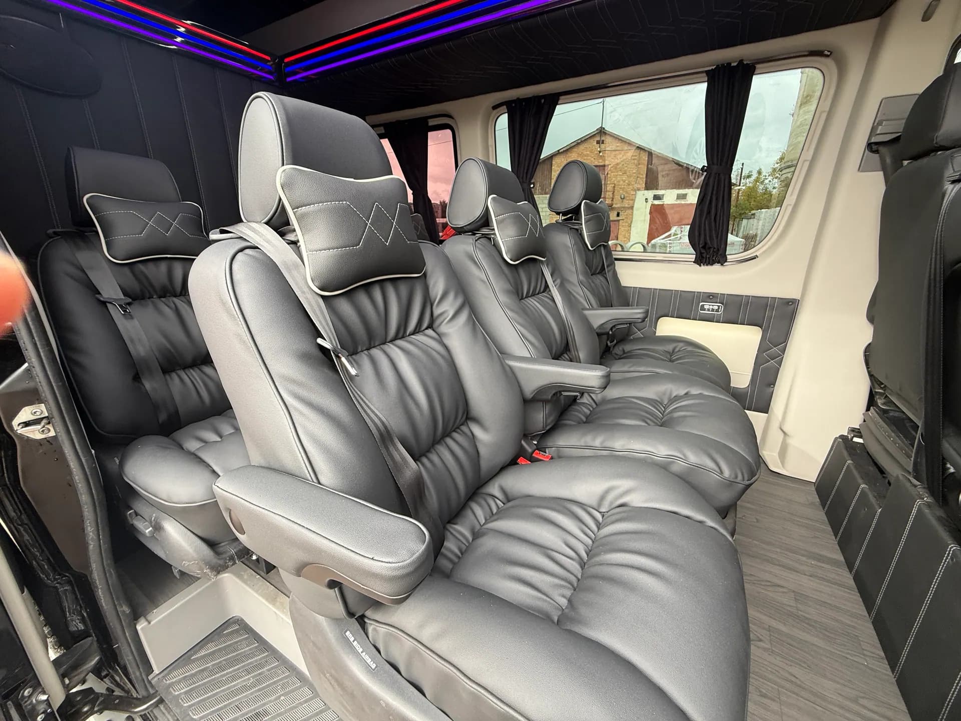 Mercedes-Benz Sprinter с фиолетовой LED-подсветкой preview 3
