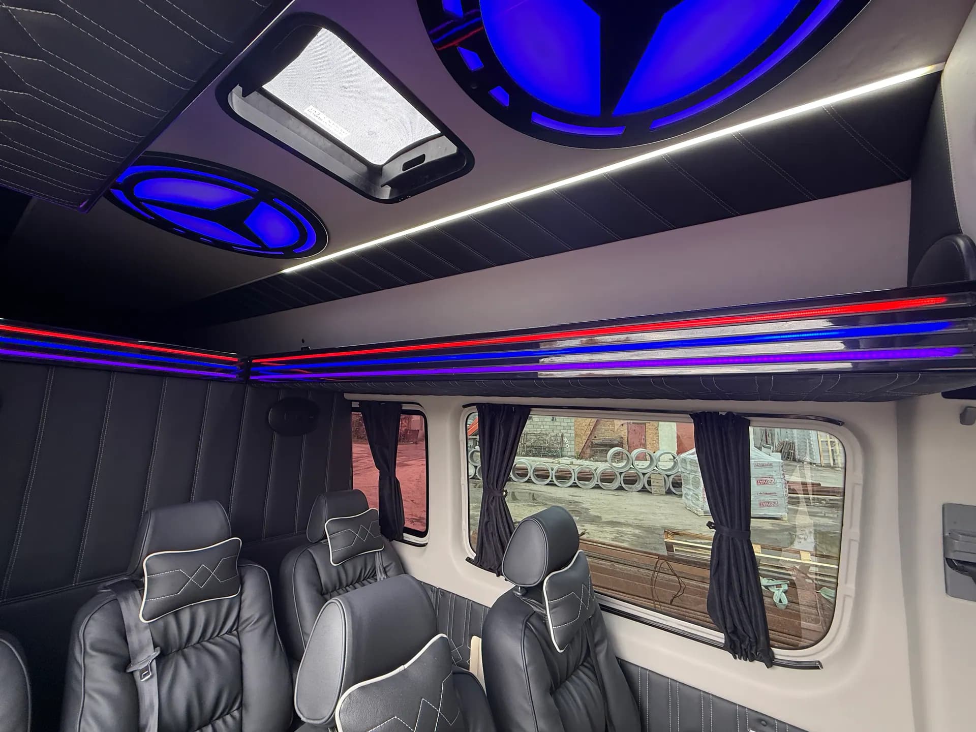 Mercedes-Benz Sprinter с фиолетовой LED-подсветкой preview 5