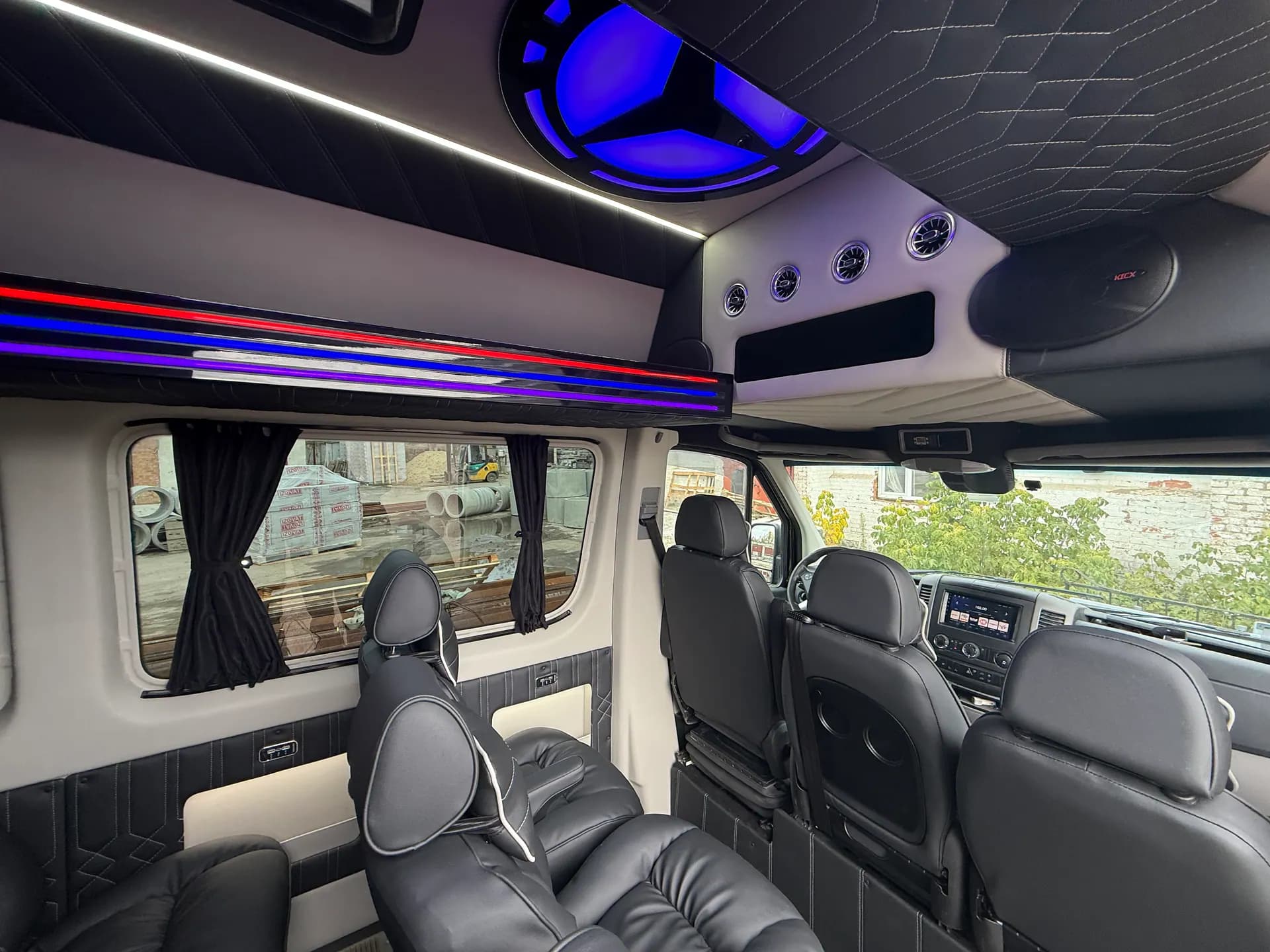 Mercedes-Benz Sprinter с фиолетовой LED-подсветкой preview 7
