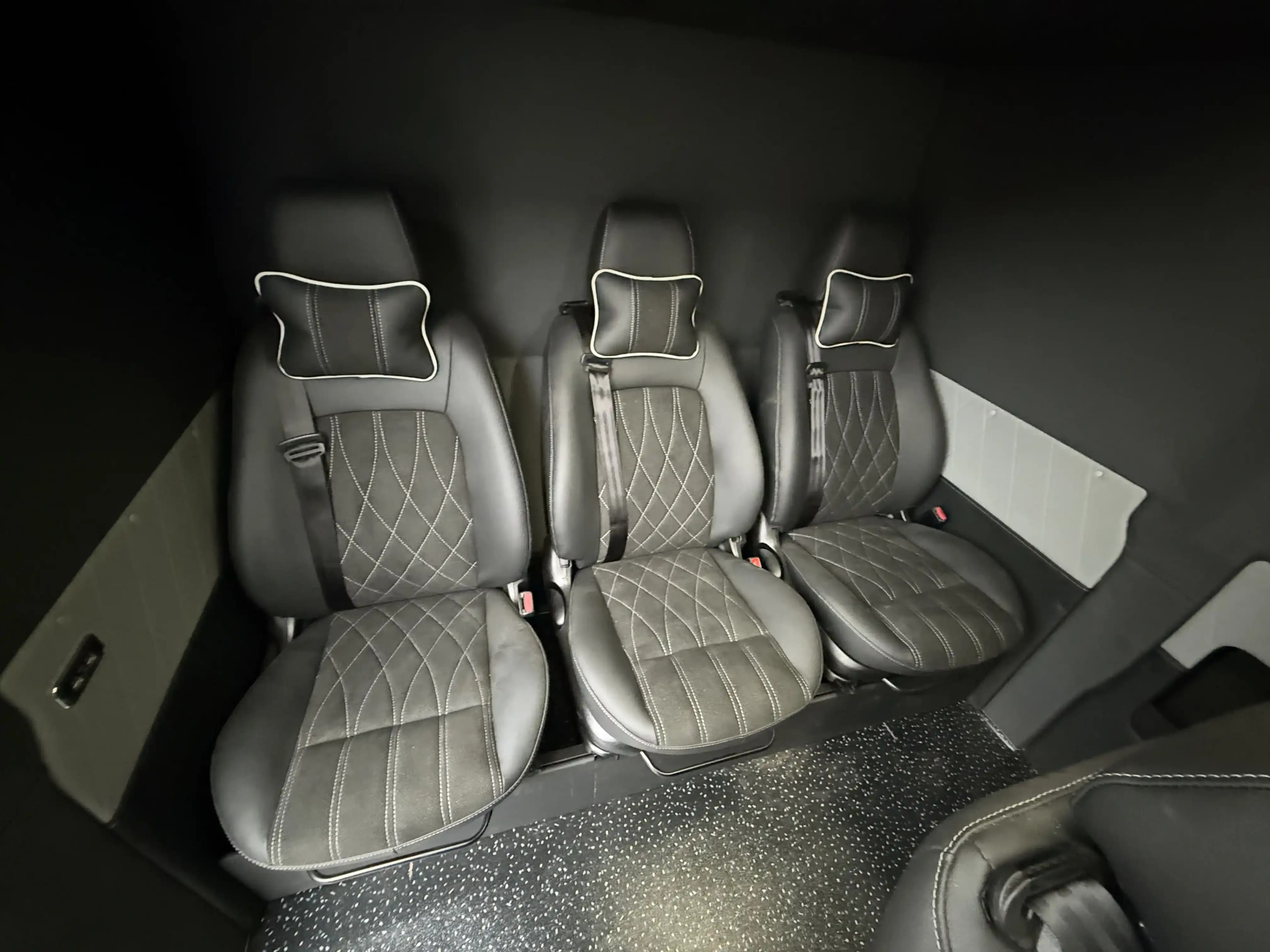 Готовий переобладнаний Renault Master  preview 3