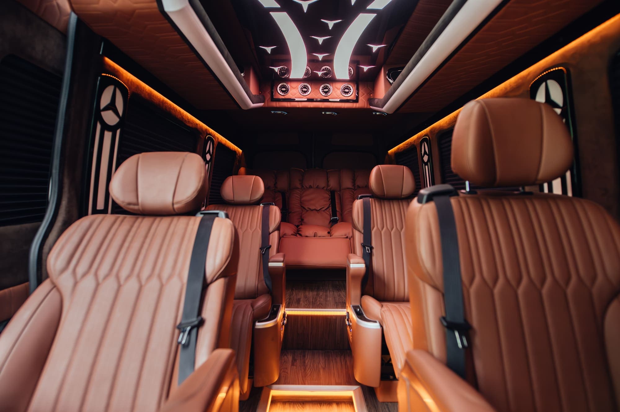 Переобладнання Mercedes Sprinter у преміальний VIP-салон