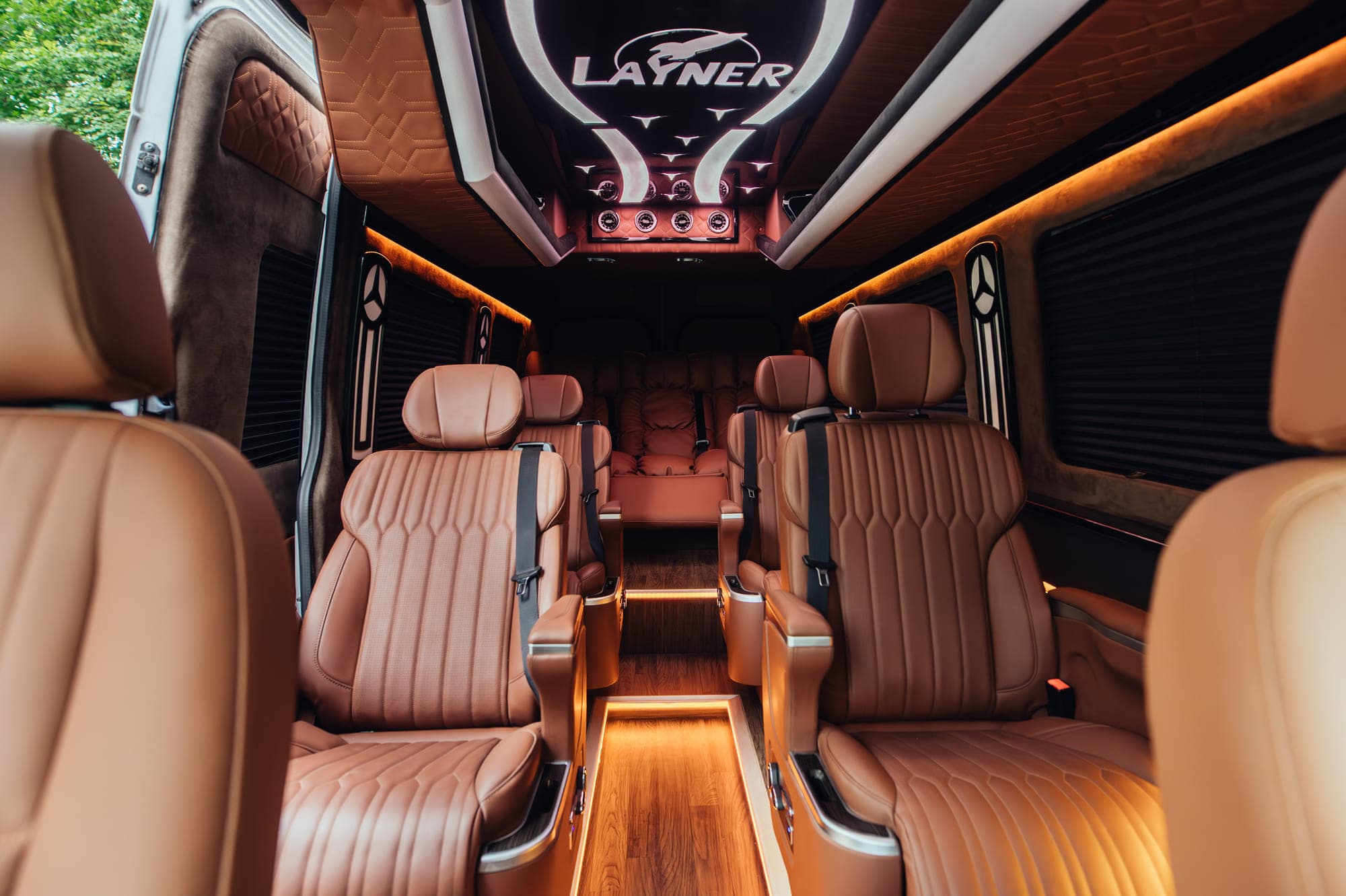 Переобладнання Mercedes Sprinter у преміальний VIP-салон preview 2