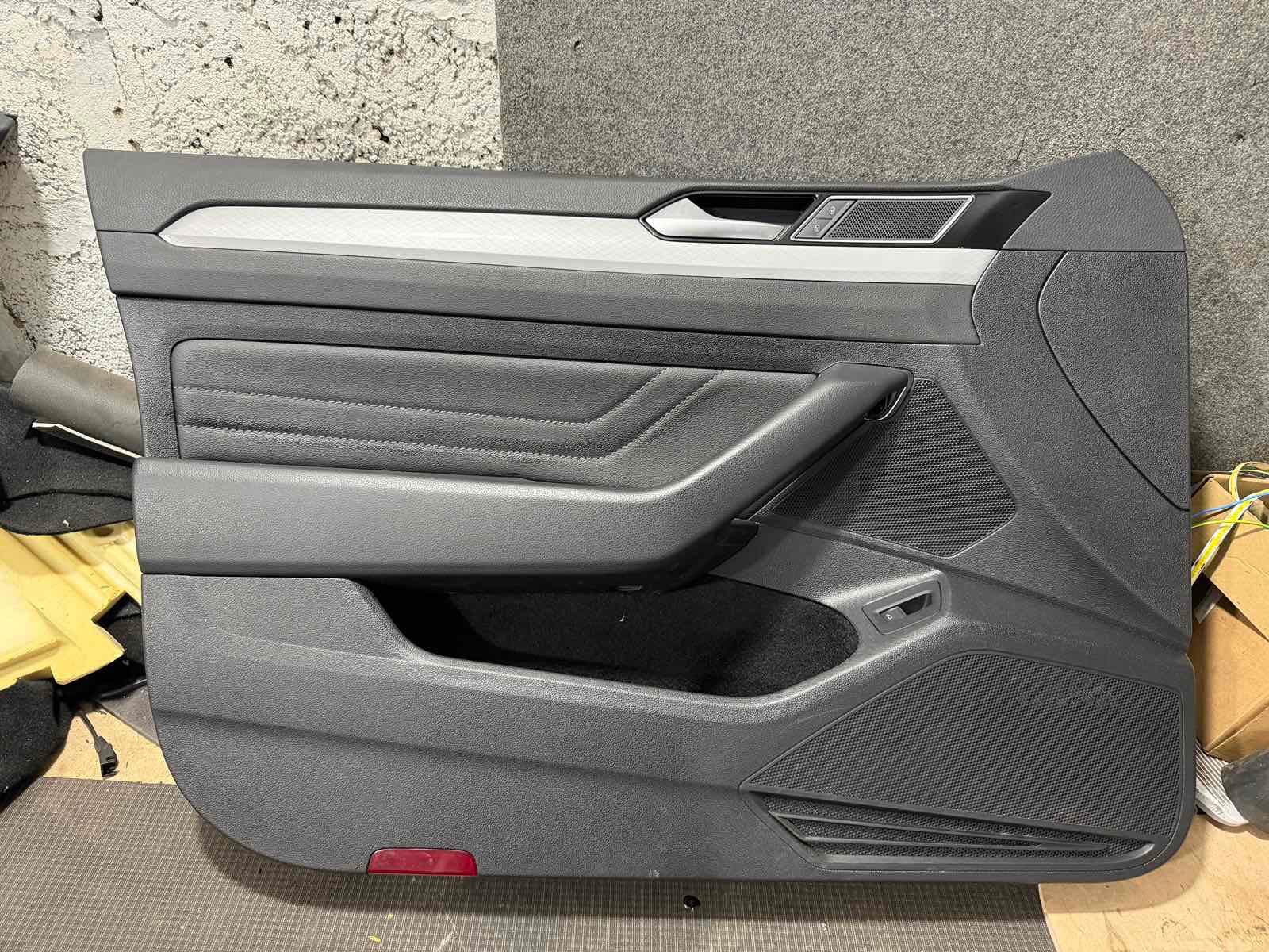 Перетяжка салону Volkswagen Passat B8 preview 4