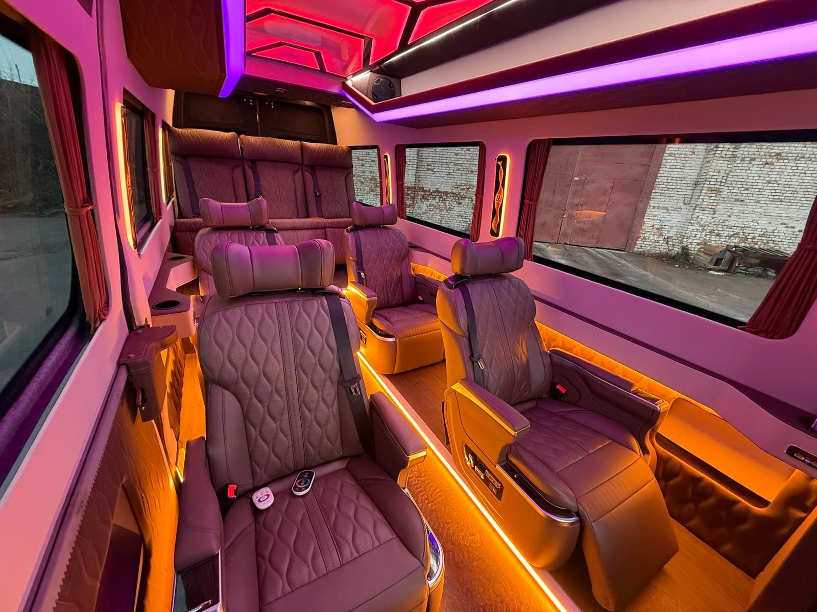 Фото з салону машини