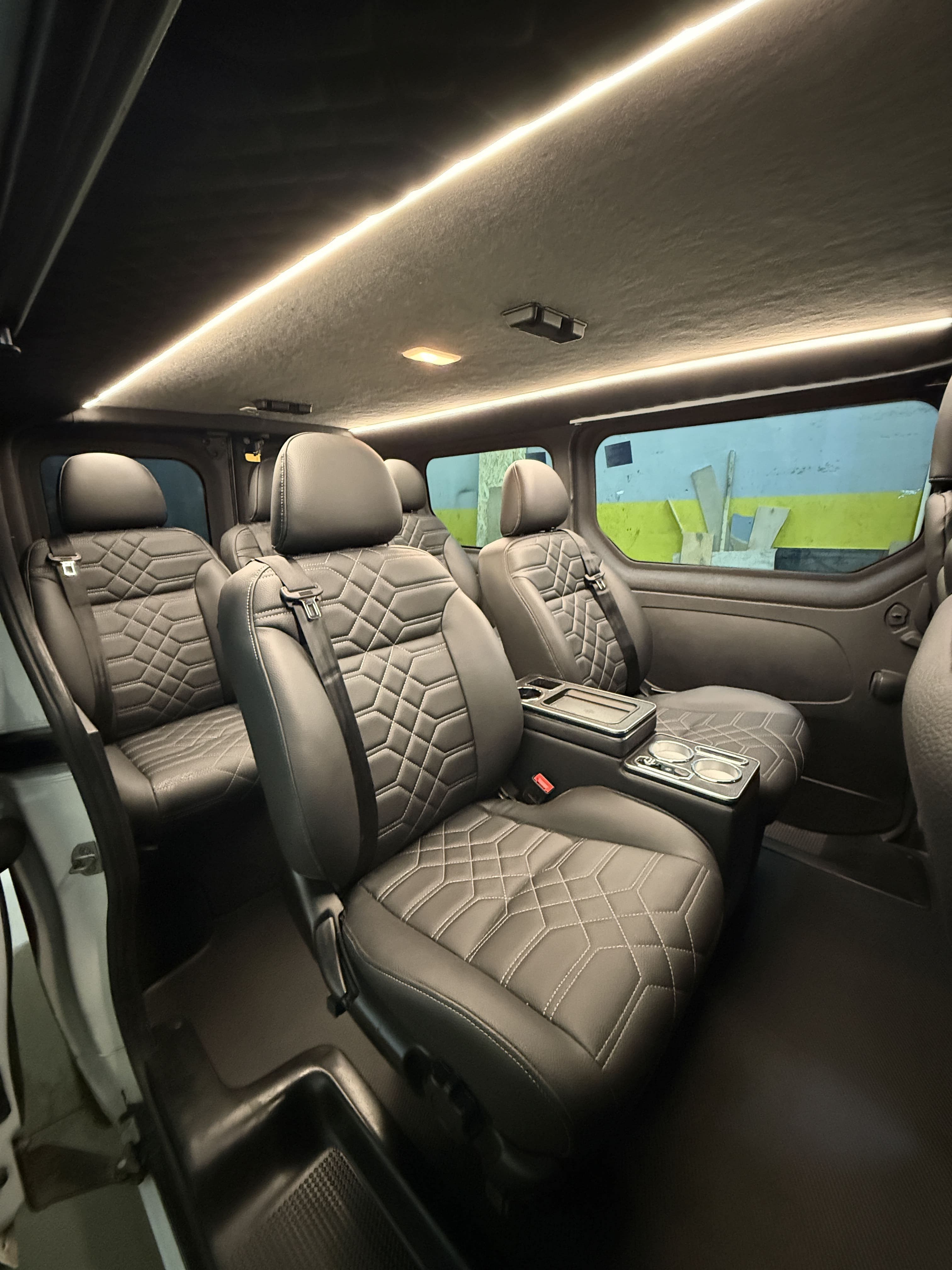 Переобладнання Renault Trafic 7+1 у комфортний пасажирський мікроавтобус preview 3