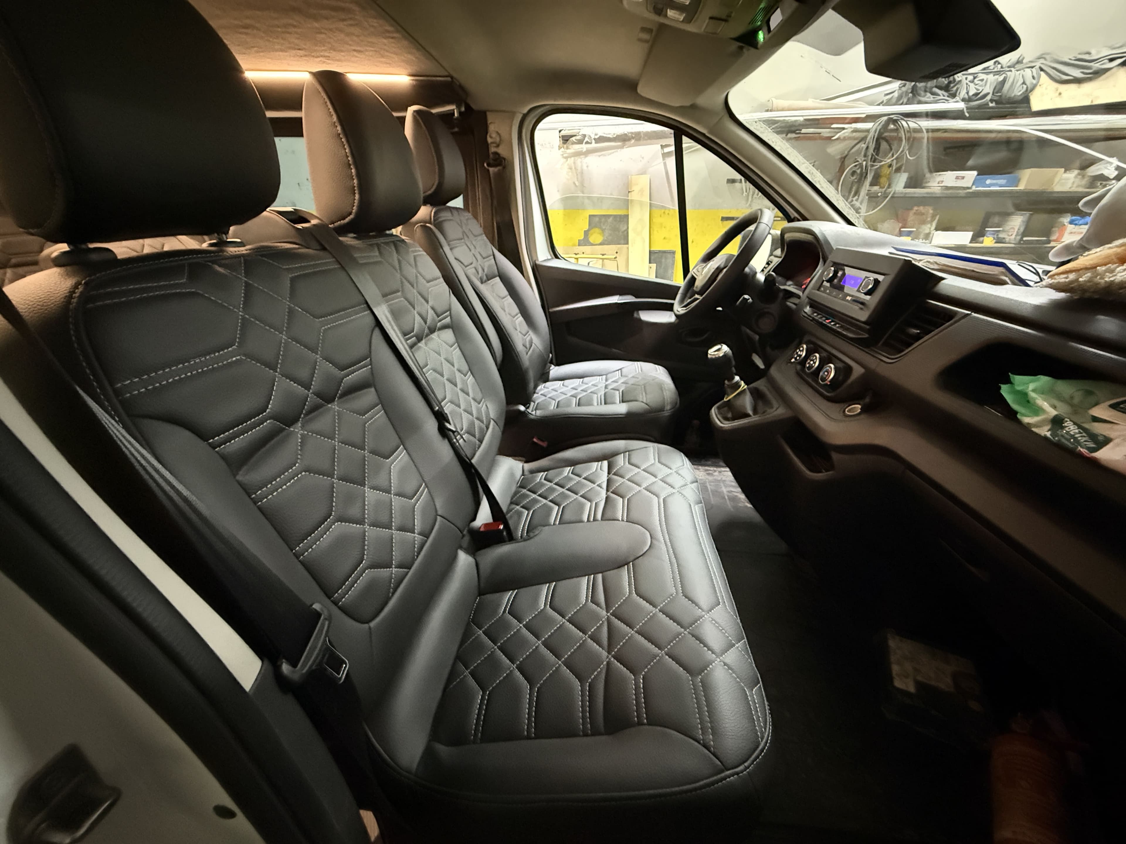 Переобладнання Renault Trafic 7+1 у комфортний пасажирський мікроавтобус preview 5