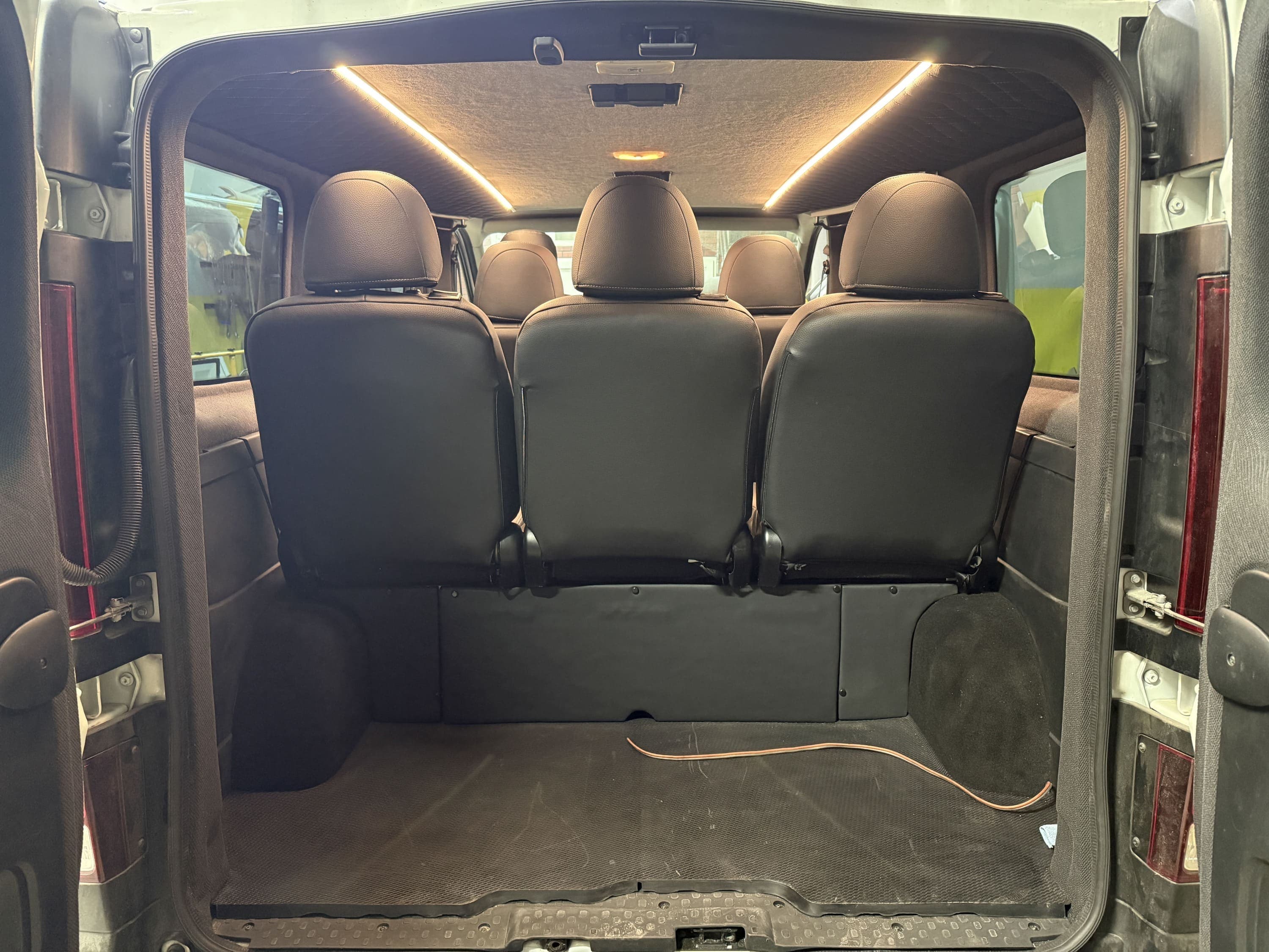 Переобладнання Renault Trafic 7+1 у комфортний пасажирський мікроавтобус preview 7