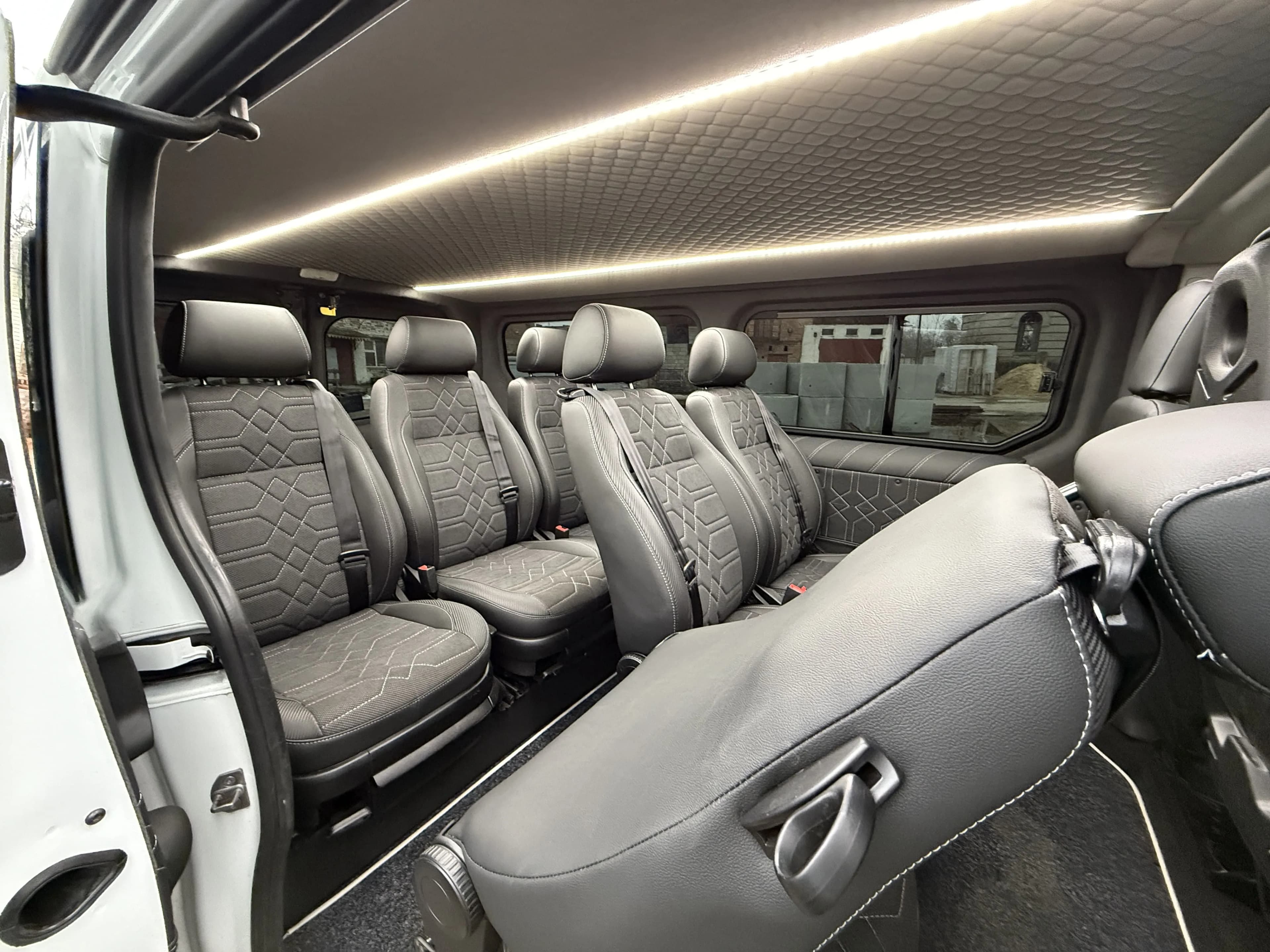 Переобладнання Renault Trafic у пасажирський мікроавтобус preview 2