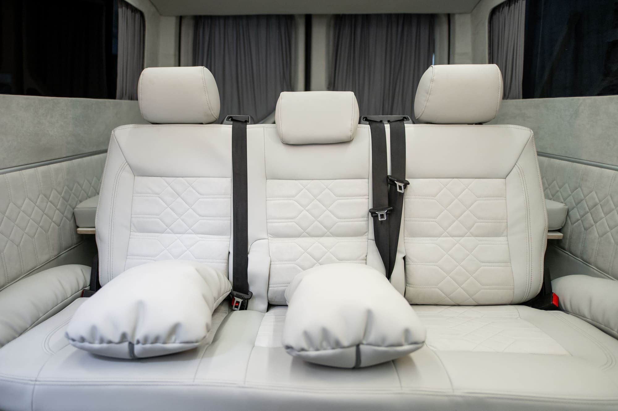 Переоборудование VW Crafter в Multivan, комфортный салон для поездок и отдыха preview 2