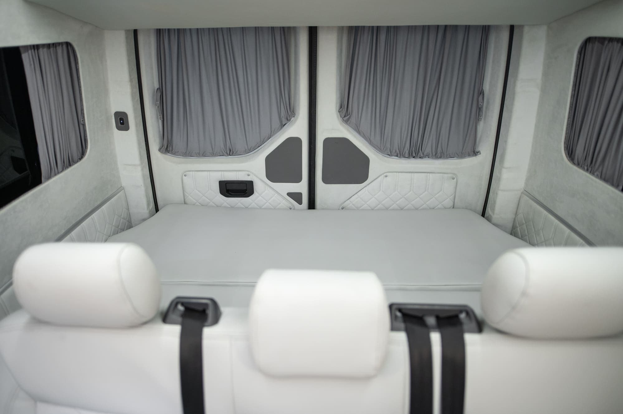 Переоборудование VW Crafter в Multivan, комфортный салон для поездок и отдыха preview 4