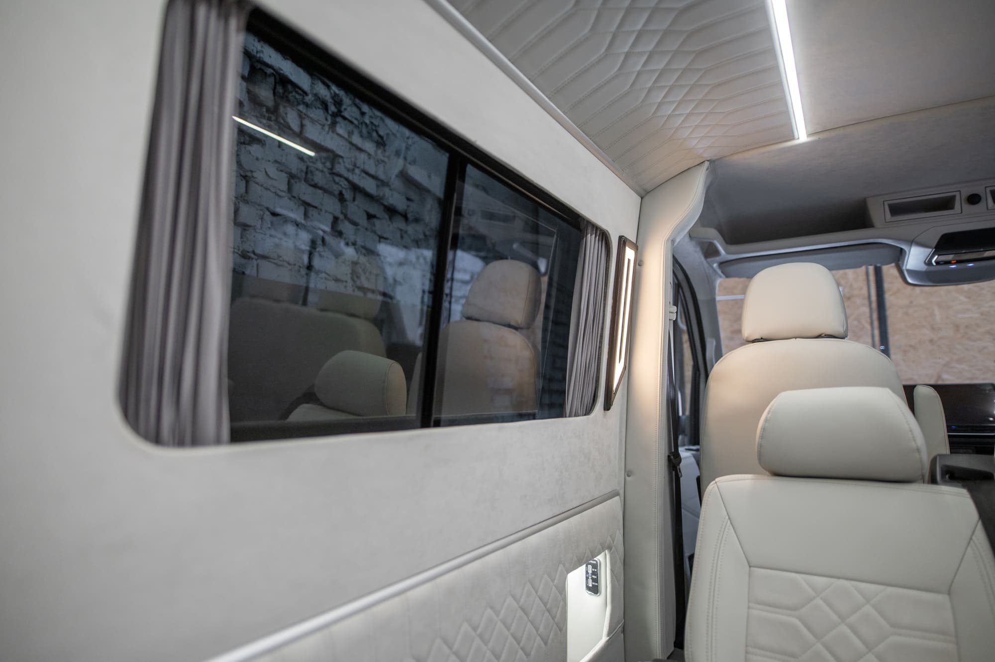 Переоборудование VW Crafter в Multivan, комфортный салон для поездок и отдыха preview 5