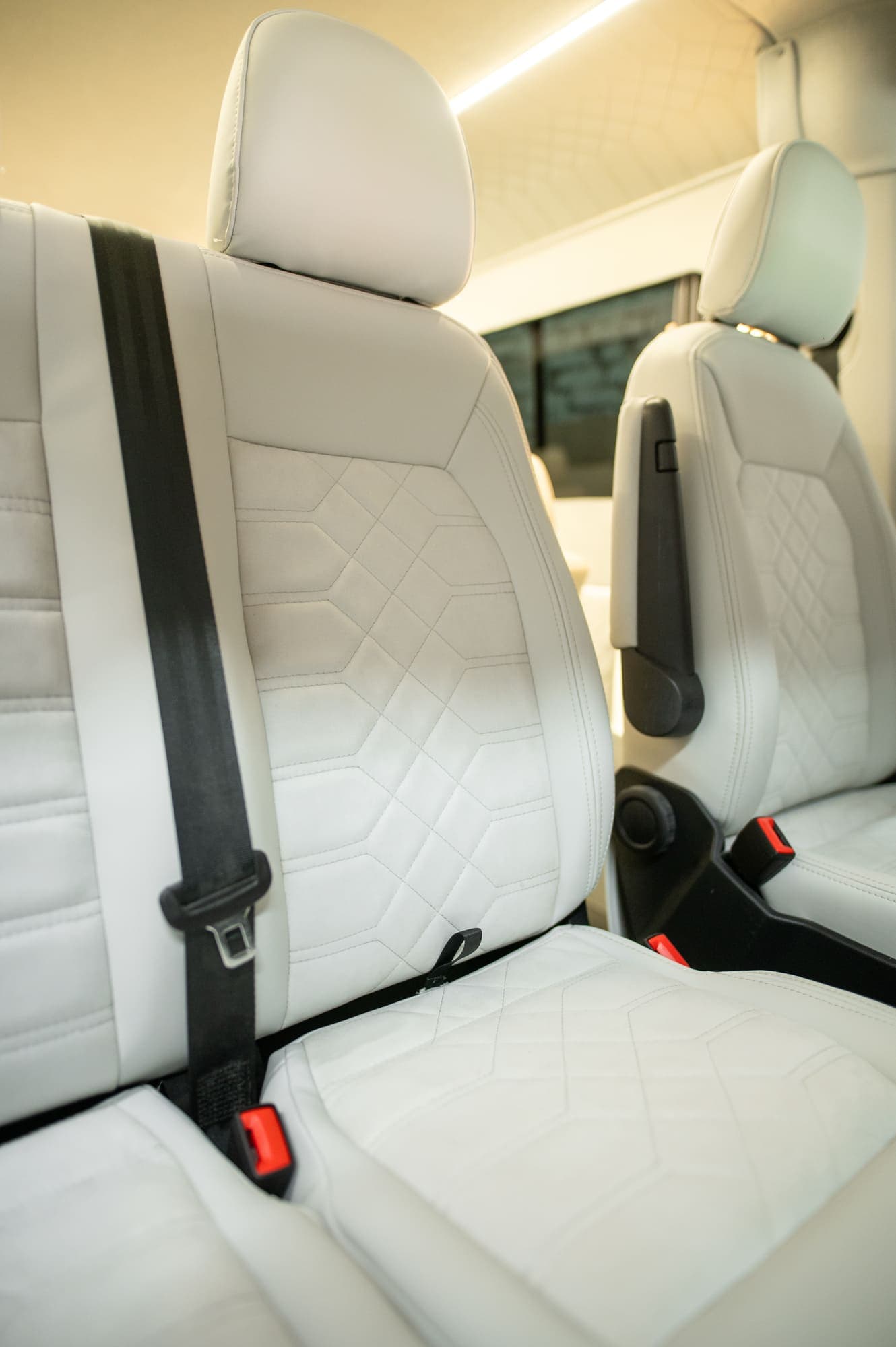 Переоборудование VW Crafter в Multivan, комфортный салон для поездок и отдыха preview 6