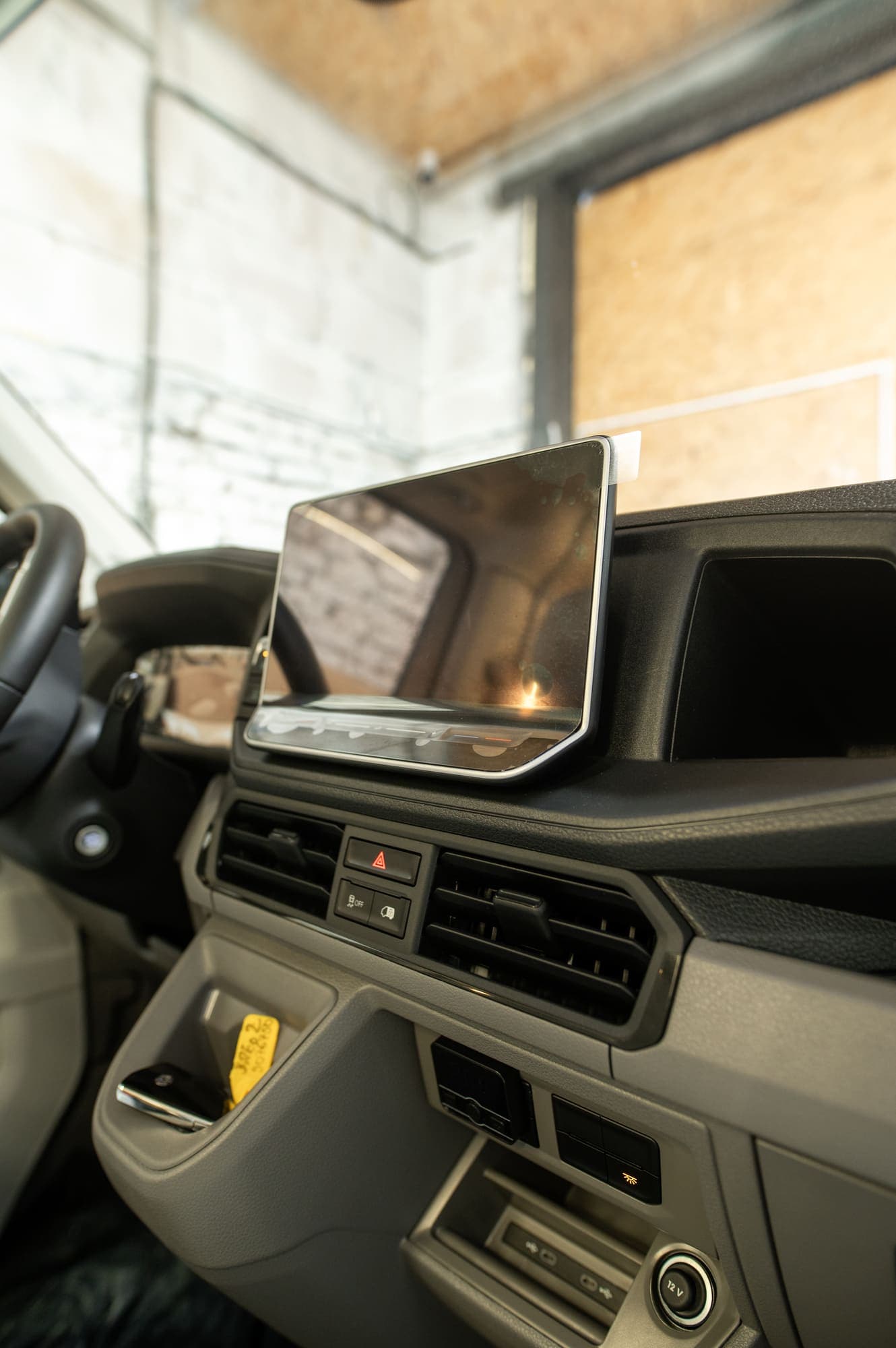 Переоборудование VW Crafter в Multivan, комфортный салон для поездок и отдыха preview 7