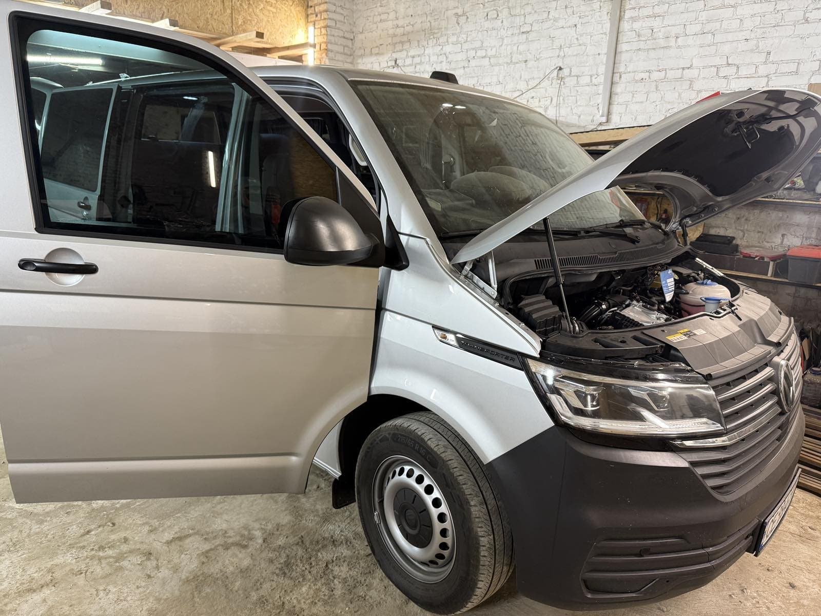 Volkswagen Transporter T6.1: переобладнання з вантажного в пасажирський 7+1