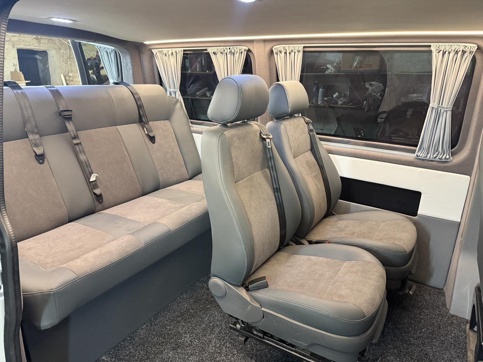 Volkswagen Transporter T6.1: переобладнання з вантажного в пасажирський 7+1 preview 2