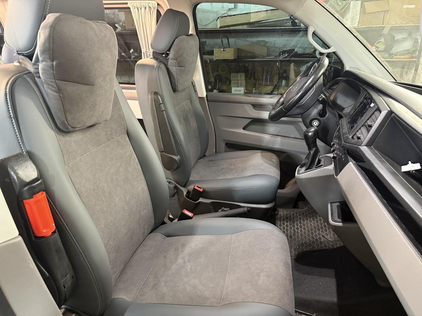 Volkswagen Transporter T6.1: переобладнання з вантажного в пасажирський 7+1 preview 3