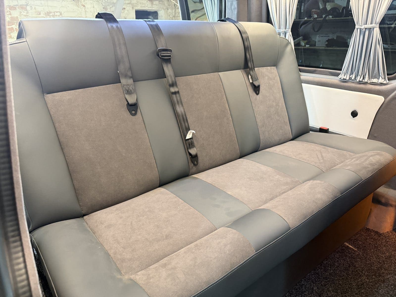 Volkswagen Transporter T6.1: переобладнання з вантажного в пасажирський 7+1 preview 9