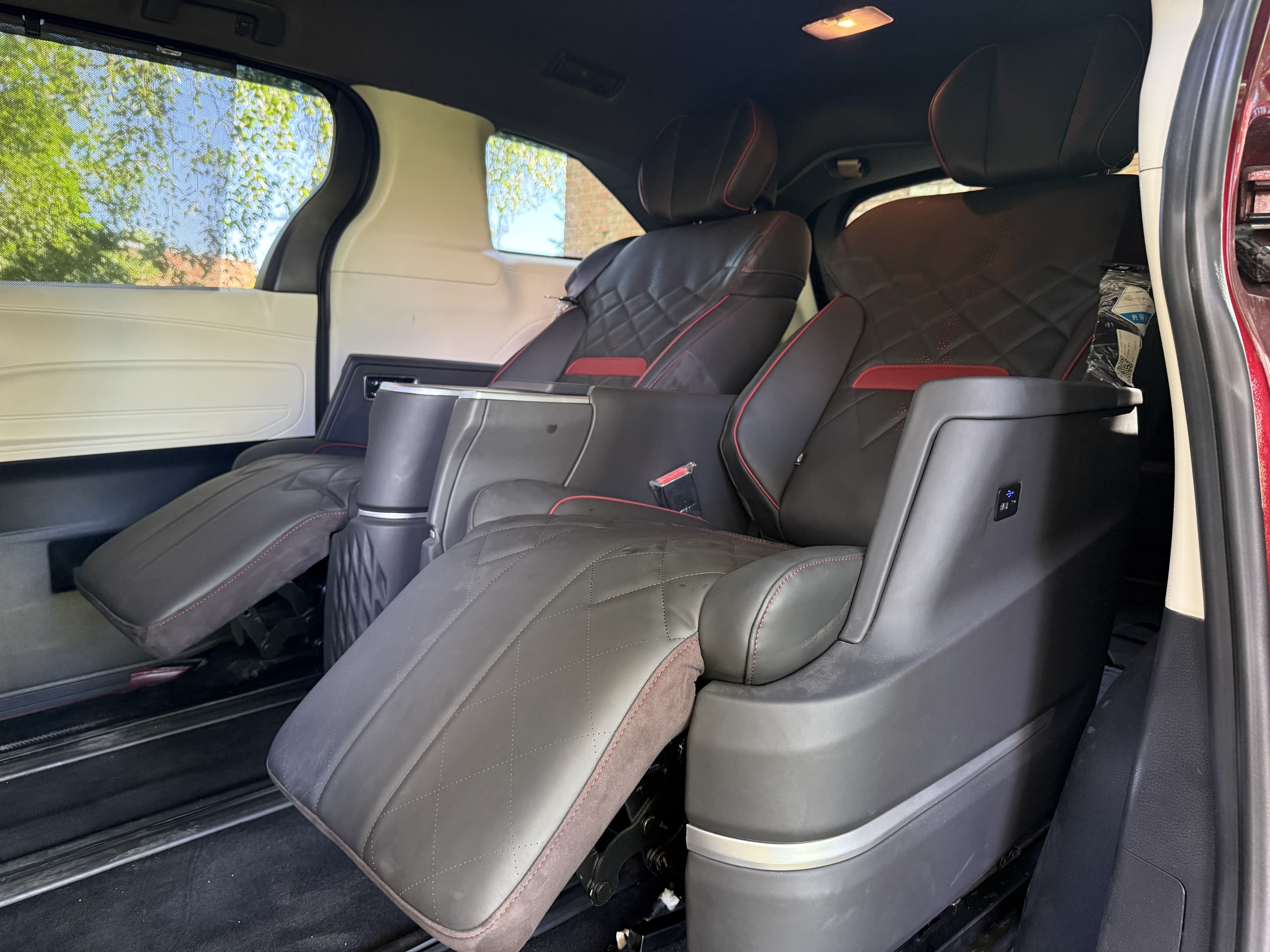 Встановлення реклайнерів з подвійною системою регулювання на Toyota Sienna VIP preview 2