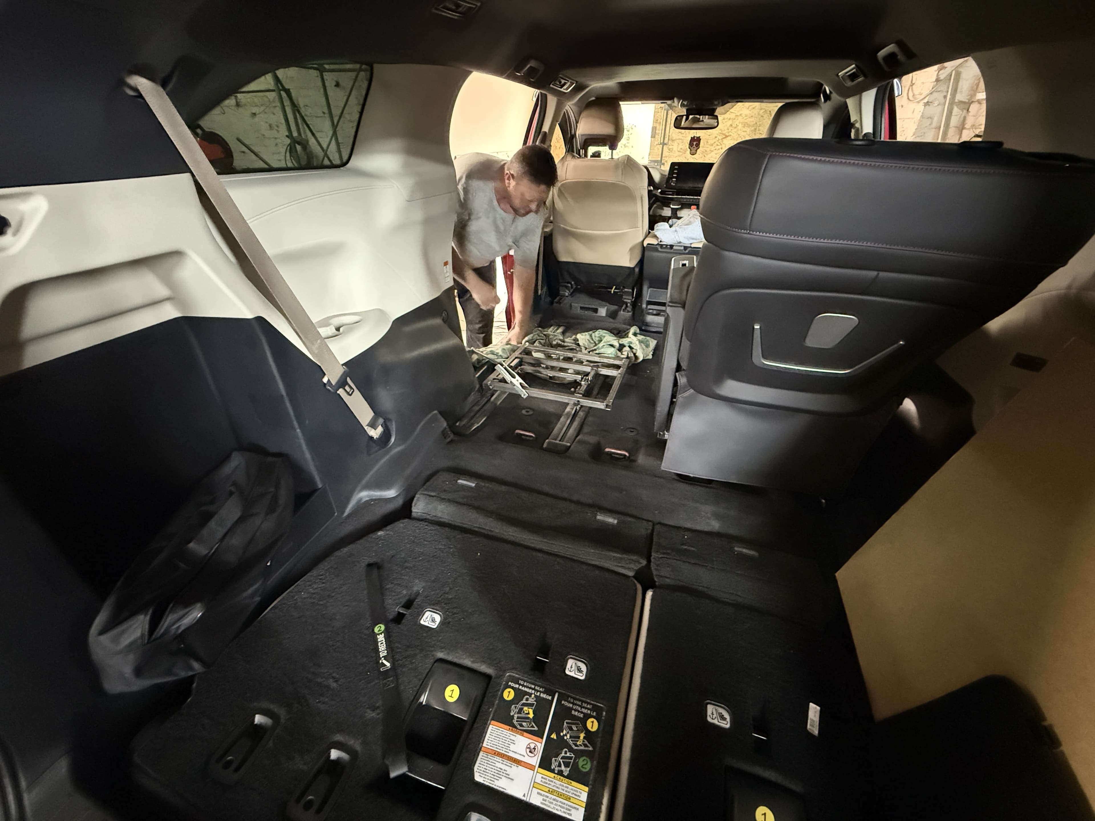 Встановлення реклайнерів з подвійною системою регулювання на Toyota Sienna VIP preview 9